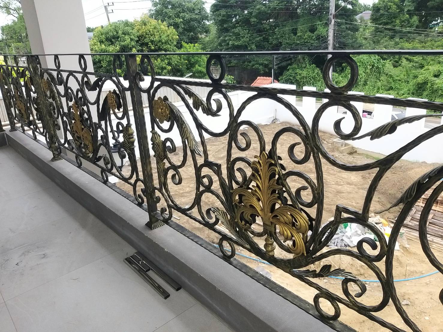 12 - https://tosuwan-wroughtirondesign.com | โตสุวรรณ Wrought Iron Design รับออกแบบและติดตั้งประตู รั้ว ราวบันได กันตก หลังคา เหล็กดัดอิตาลี คุณภาพสูง ดีไซน์หรูหรา มีเอกลักษณ์ บริการในจังหวัดนครปฐมและใกล้เคียง