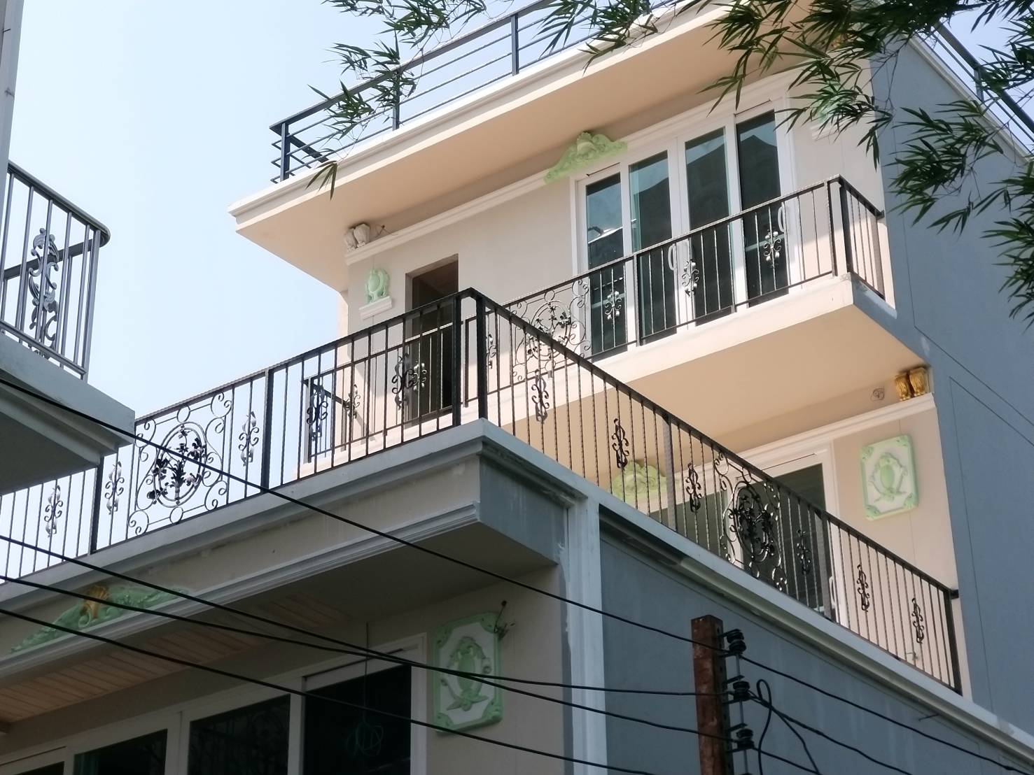 13 - https://tosuwan-wroughtirondesign.com | โตสุวรรณ Wrought Iron Design รับออกแบบและติดตั้งประตู รั้ว ราวบันได กันตก หลังคา เหล็กดัดอิตาลี คุณภาพสูง ดีไซน์หรูหรา มีเอกลักษณ์ บริการในจังหวัดนครปฐมและใกล้เคียง