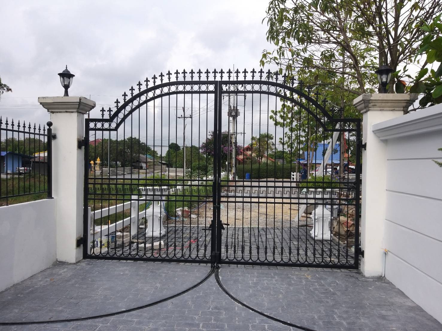 16 - https://tosuwan-wroughtirondesign.com | โตสุวรรณ Wrought Iron Design รับออกแบบและติดตั้งประตู รั้ว ราวบันได กันตก หลังคา เหล็กดัดอิตาลี คุณภาพสูง ดีไซน์หรูหรา มีเอกลักษณ์ บริการในจังหวัดนครปฐมและใกล้เคียง