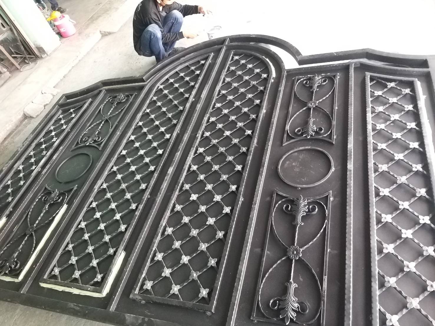 19 - https://tosuwan-wroughtirondesign.com | โตสุวรรณ Wrought Iron Design รับออกแบบและติดตั้งประตู รั้ว ราวบันได กันตก หลังคา เหล็กดัดอิตาลี คุณภาพสูง ดีไซน์หรูหรา มีเอกลักษณ์ บริการในจังหวัดนครปฐมและใกล้เคียง