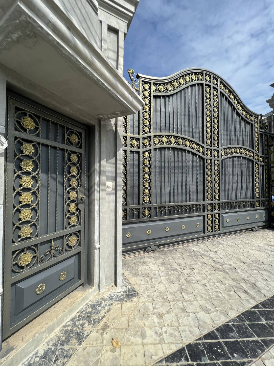 34 - https://tosuwan-wroughtirondesign.com | โตสุวรรณ Wrought Iron Design รับออกแบบและติดตั้งประตู รั้ว ราวบันได กันตก หลังคา เหล็กดัดอิตาลี คุณภาพสูง ดีไซน์หรูหรา มีเอกลักษณ์ บริการในจังหวัดนครปฐมและใกล้เคียง