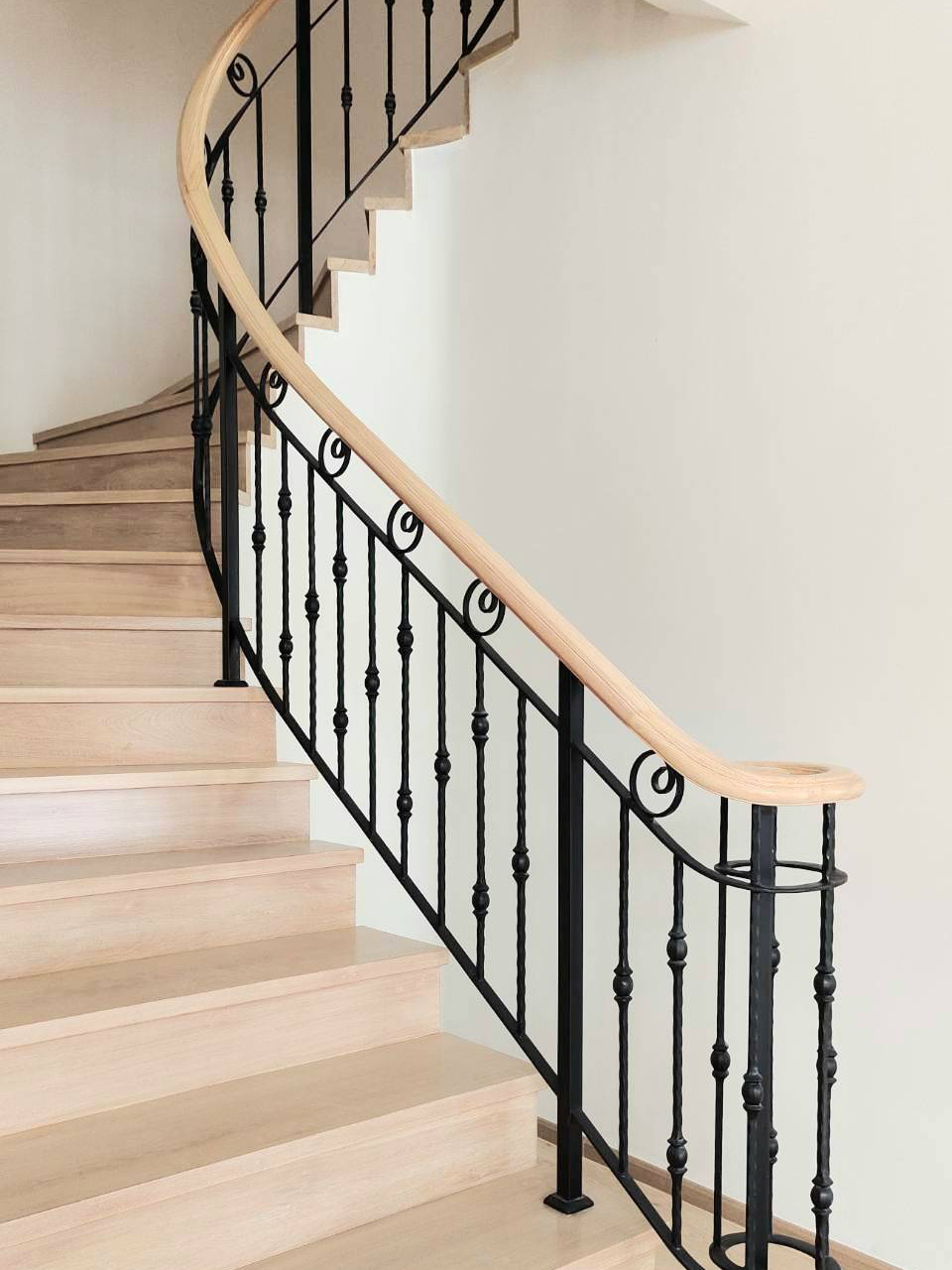 35 - https://tosuwan-wroughtirondesign.com | โตสุวรรณ Wrought Iron Design รับออกแบบและติดตั้งประตู รั้ว ราวบันได กันตก หลังคา เหล็กดัดอิตาลี คุณภาพสูง ดีไซน์หรูหรา มีเอกลักษณ์ บริการในจังหวัดนครปฐมและใกล้เคียง