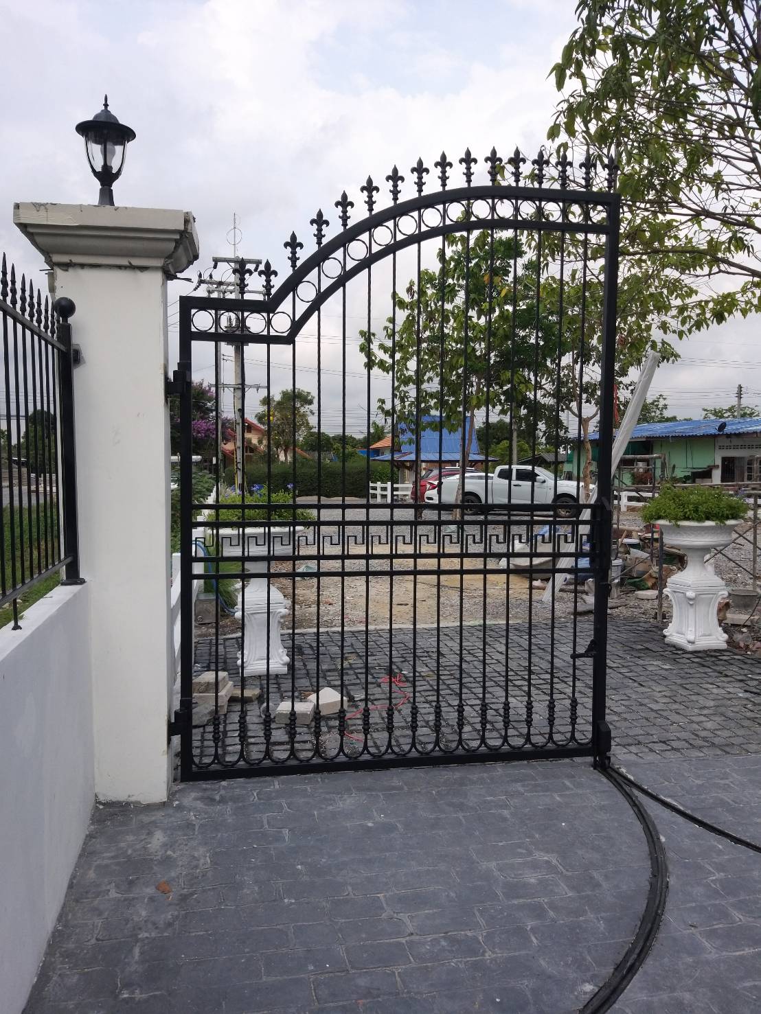 44 - https://tosuwan-wroughtirondesign.com | โตสุวรรณ Wrought Iron Design รับออกแบบและติดตั้งประตู รั้ว ราวบันได กันตก หลังคา เหล็กดัดอิตาลี คุณภาพสูง ดีไซน์หรูหรา มีเอกลักษณ์ บริการในจังหวัดนครปฐมและใกล้เคียง