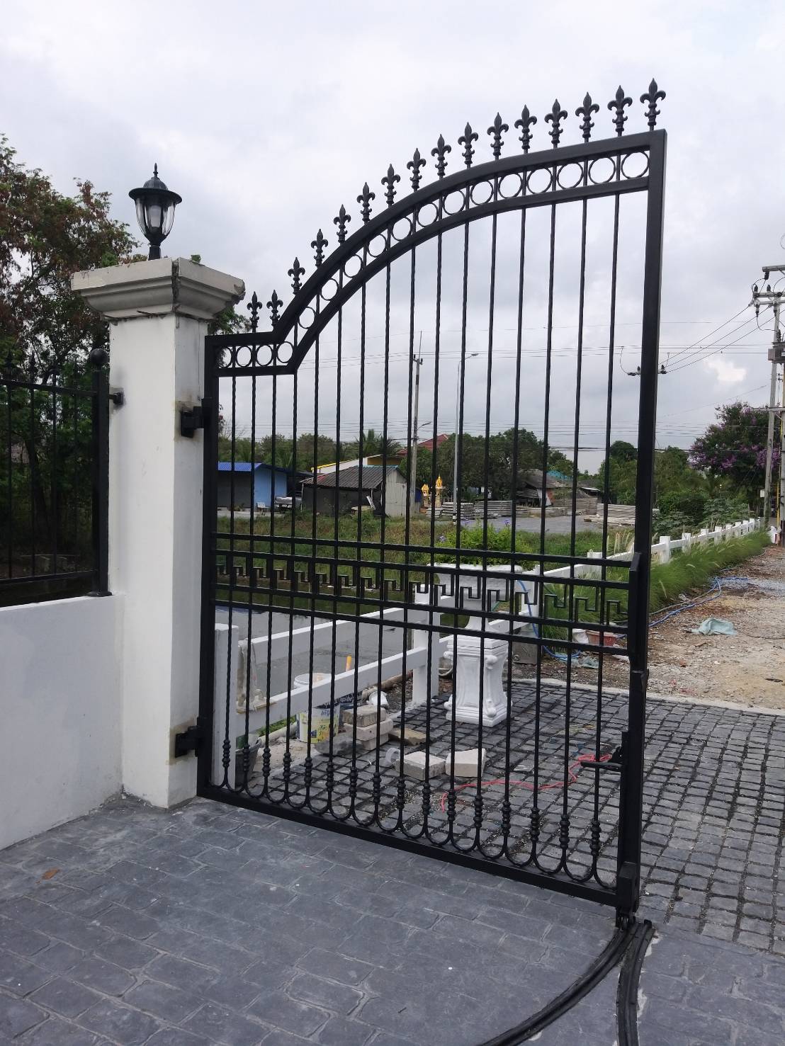 45 - https://tosuwan-wroughtirondesign.com | โตสุวรรณ Wrought Iron Design รับออกแบบและติดตั้งประตู รั้ว ราวบันได กันตก หลังคา เหล็กดัดอิตาลี คุณภาพสูง ดีไซน์หรูหรา มีเอกลักษณ์ บริการในจังหวัดนครปฐมและใกล้เคียง