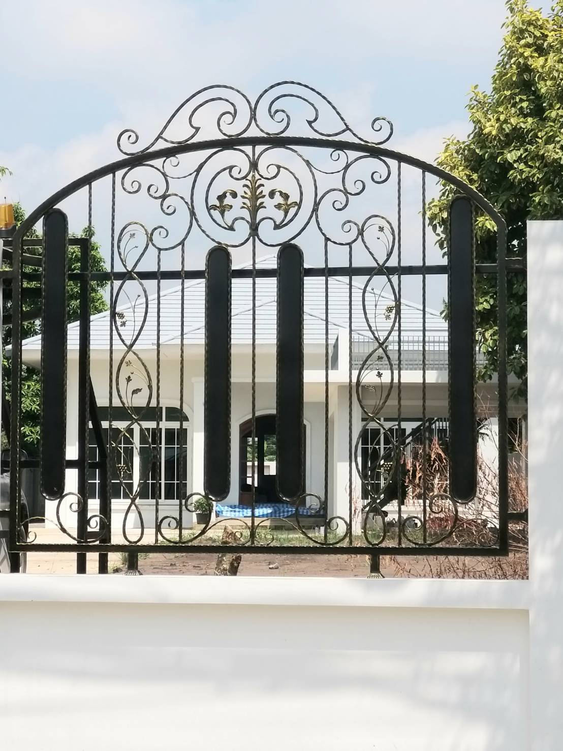 48 - https://tosuwan-wroughtirondesign.com | โตสุวรรณ Wrought Iron Design รับออกแบบและติดตั้งประตู รั้ว ราวบันได กันตก หลังคา เหล็กดัดอิตาลี คุณภาพสูง ดีไซน์หรูหรา มีเอกลักษณ์ บริการในจังหวัดนครปฐมและใกล้เคียง