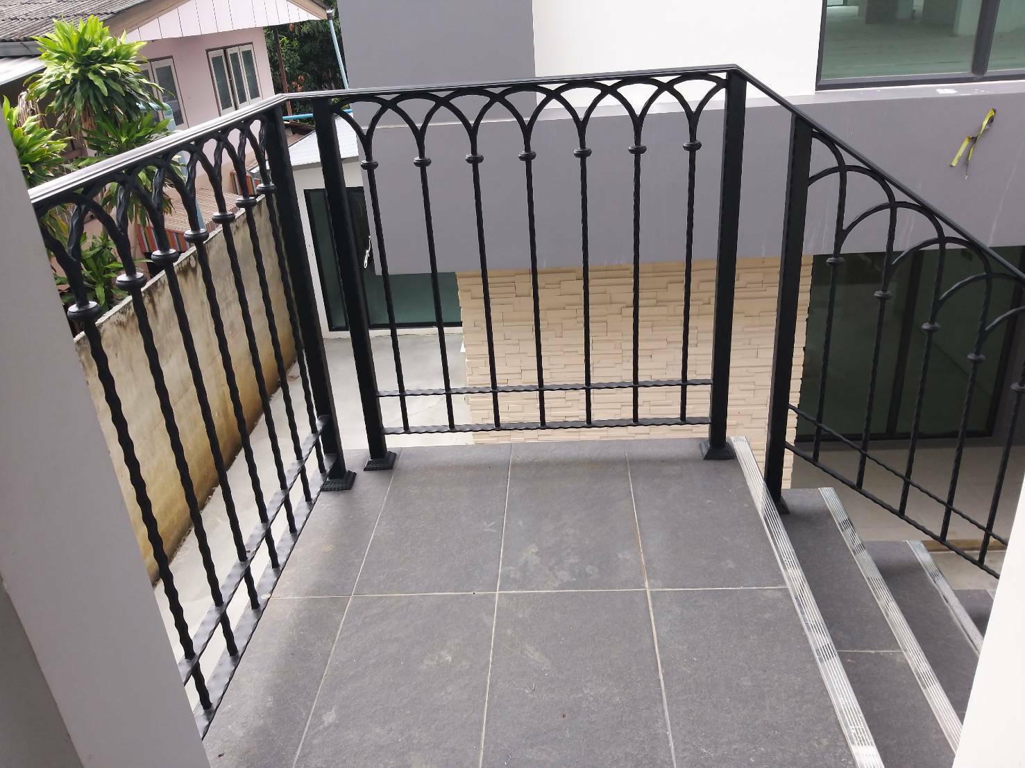 8 - https://tosuwan-wroughtirondesign.com | โตสุวรรณ Wrought Iron Design รับออกแบบและติดตั้งประตู รั้ว ราวบันได กันตก หลังคา เหล็กดัดอิตาลี คุณภาพสูง ดีไซน์หรูหรา มีเอกลักษณ์ บริการในจังหวัดนครปฐมและใกล้เคียง